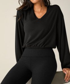 BEYOND YOGA–soft spoken cropped pullover-NH7931 2